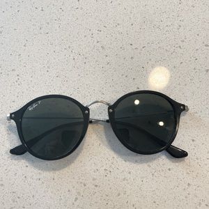 Ray-Ban Round Fleck Sunglasses - Black and Silver